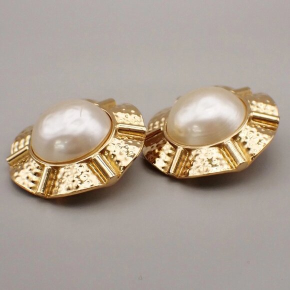 CHANEL Imitation Pearl Large Button Earrings 25 Clip-On Gold Vintage - Picture 12 of 15